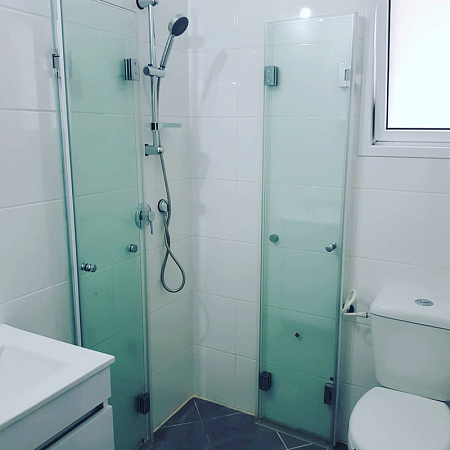 Фото - Душевая в угол из стекла от KenazGroup.pro