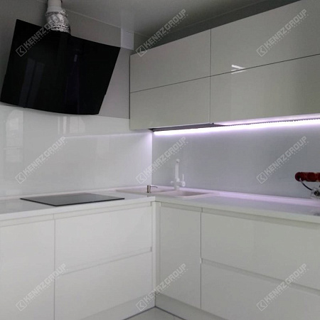 Фото - Скинали из стекла для белой кухни  от KenazGroup.pro