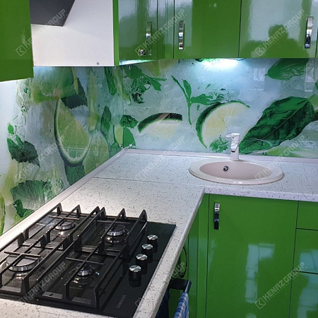 Фото - Скинали из стекла для зеленой кухни  от KenazGroup.pro