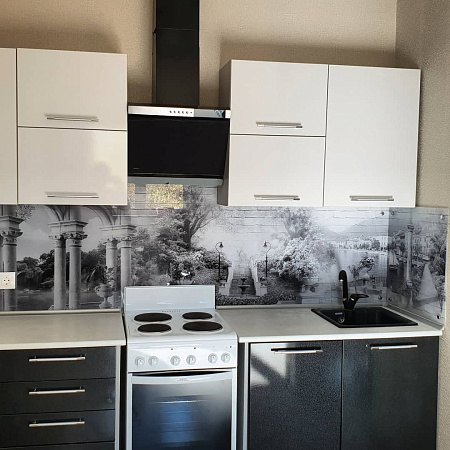 Фото - Скинали из стекла с черно-белым изображением  от KenazGroup.pro