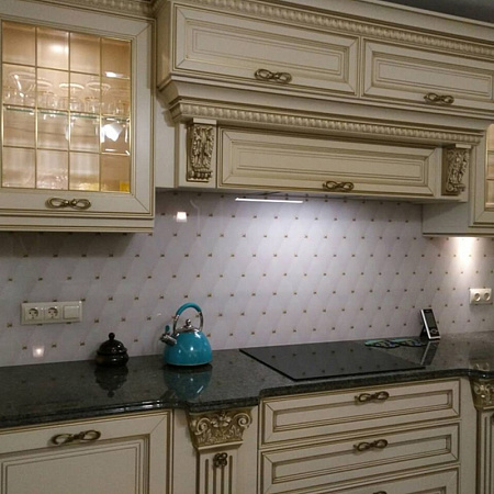 Фото - Скинали из стекла для классической кухни  от KenazGroup.pro