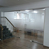 Фото - Перегородка цельностеклянная с нанесением пескоструя  от KenazGroup.pro