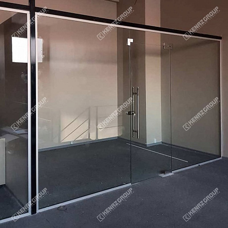 Фото - Перегородка линейная цельностеклянная  от KenazGroup.pro