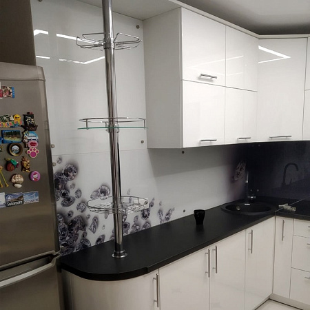Фото - Скинали из стекла для белой кухни   от KenazGroup.pro