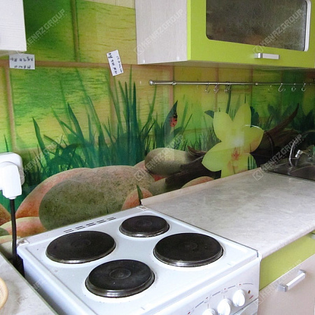 Фото - Скинали из стекла для зеленой кухни  от KenazGroup.pro