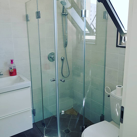 Фото - Душевая угловая в мансарду от KenazGroup.pro