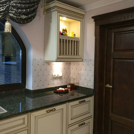 Фото - Скинали из стекла для классической кухни  от KenazGroup.pro