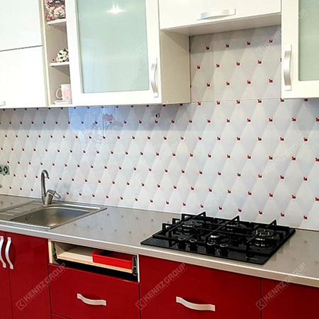 Фото - Скинали из стекла для бело-красной кухни  от KenazGroup.pro